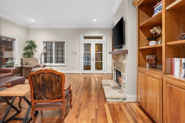 3637 Crestline Road, Fort Worth, TX 76107