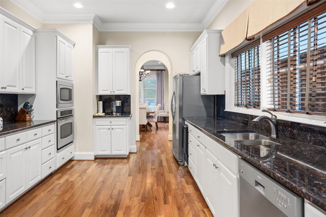 3637 Crestline Road, Fort Worth, TX 76107