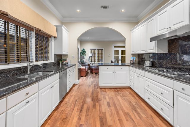 3637 Crestline Road, Fort Worth, TX 76107