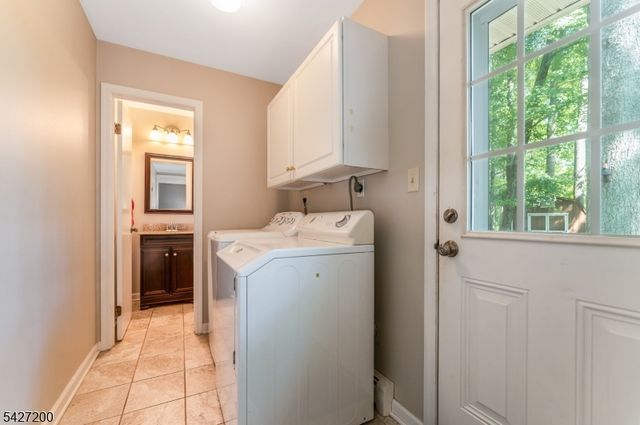 23 Country Hill Rd, Clinton Twp., NJ 08833