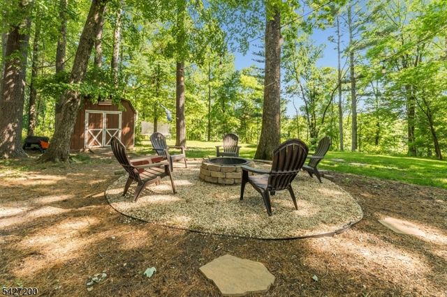 23 Country Hill Rd, Clinton Twp., NJ 08833
