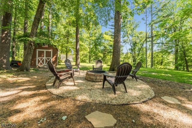 23 Country Hill Rd, Clinton Twp., NJ 08833