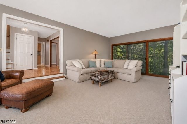 23 Country Hill Rd, Clinton Twp., NJ 08833