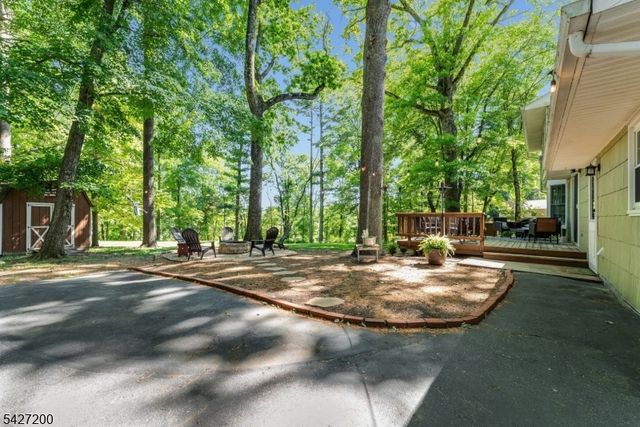 23 Country Hill Rd, Clinton Twp., NJ 08833
