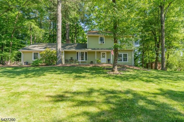 23 Country Hill Rd, Clinton Twp., NJ 08833