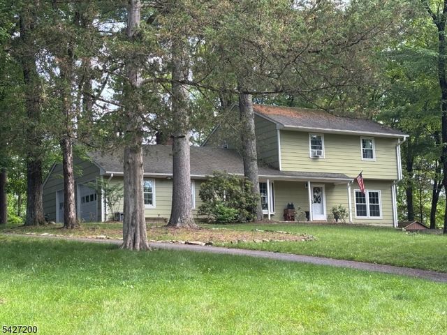 23 Country Hill Rd, Clinton Twp., NJ 08833