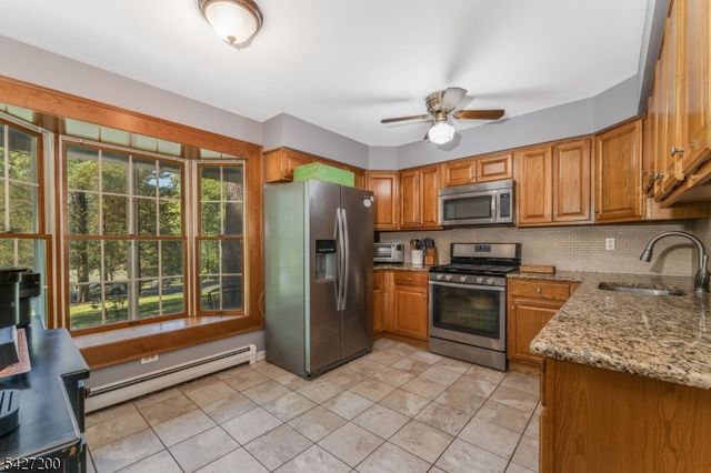 23 Country Hill Rd, Clinton Twp., NJ 08833