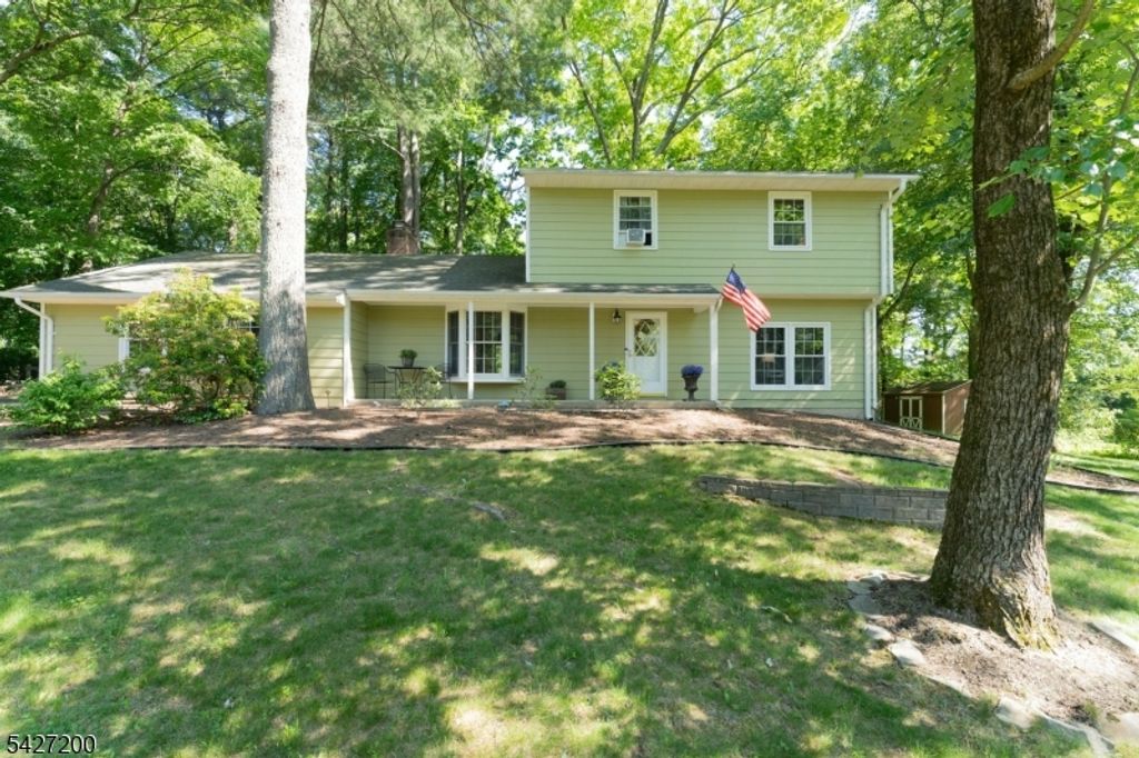 23 Country Hill Rd, Clinton Twp., NJ 08833