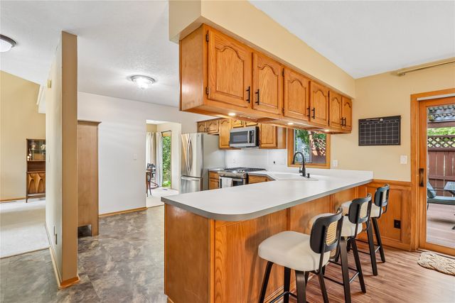5866 S Winwood Drive, Johnston, IA 50131