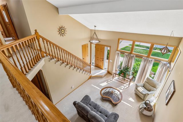 5866 S Winwood Drive, Johnston, IA 50131