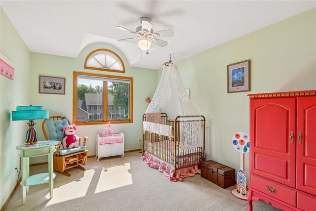 5866 S Winwood Drive, Johnston, IA 50131