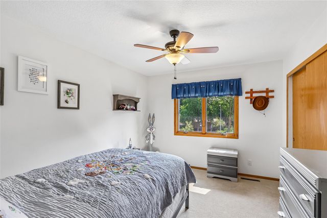 5866 S Winwood Drive, Johnston, IA 50131