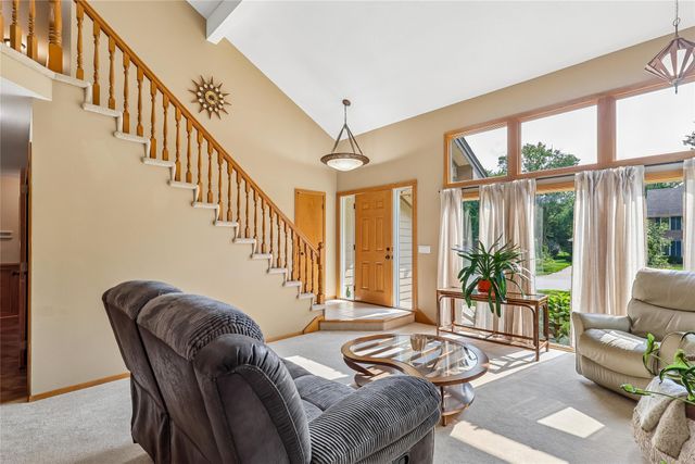 5866 S Winwood Drive, Johnston, IA 50131