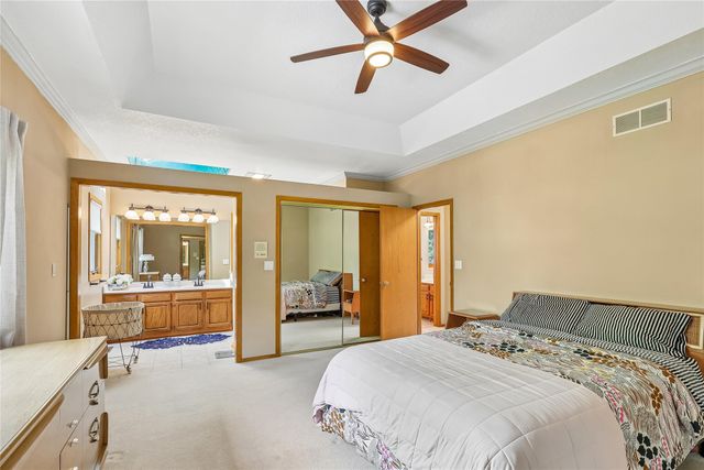 5866 S Winwood Drive, Johnston, IA 50131
