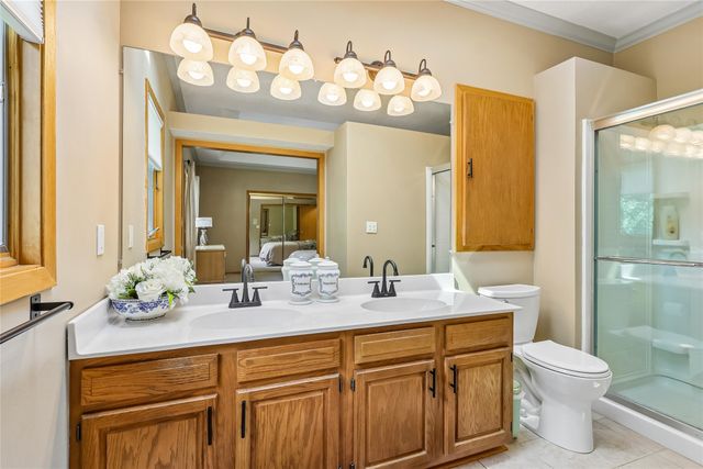 5866 S Winwood Drive, Johnston, IA 50131