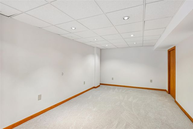 5866 S Winwood Drive, Johnston, IA 50131