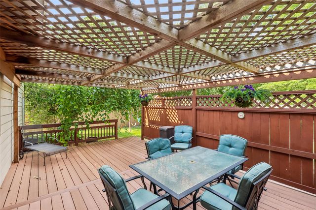 5866 S Winwood Drive, Johnston, IA 50131