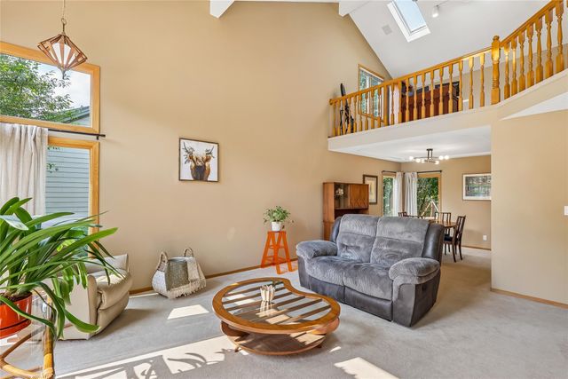 5866 S Winwood Drive, Johnston, IA 50131
