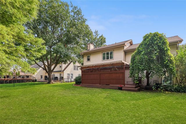 5866 S Winwood Drive, Johnston, IA 50131