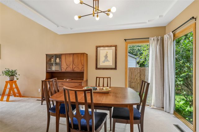 5866 S Winwood Drive, Johnston, IA 50131