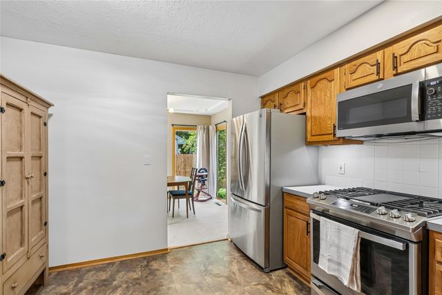 5866 S Winwood Drive, Johnston, IA 50131