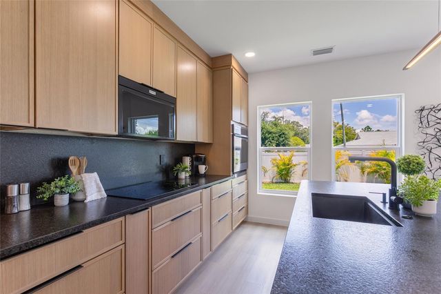 4613 QUEENSBORO AVENUE S, St Petersburg, FL 33711