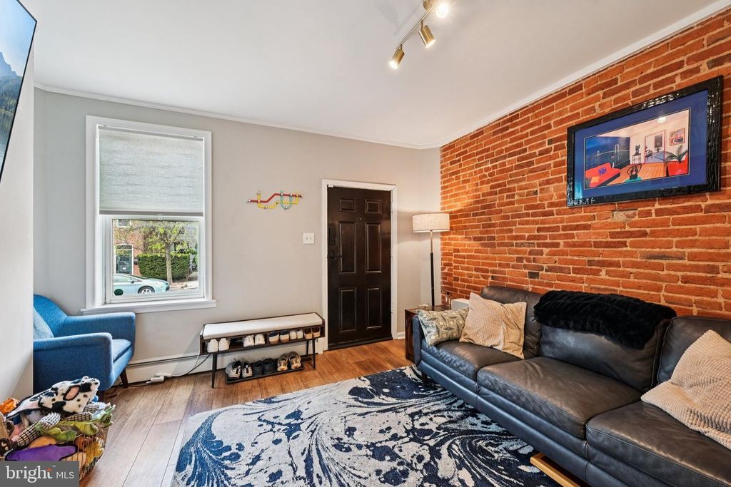 Image 11 of property listing at 219 S WASHINGTON ST, Baltimore, MD 21231