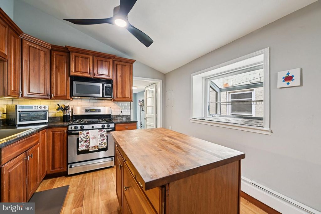 Image 17 of property listing at 219 S WASHINGTON ST, Baltimore, MD 21231