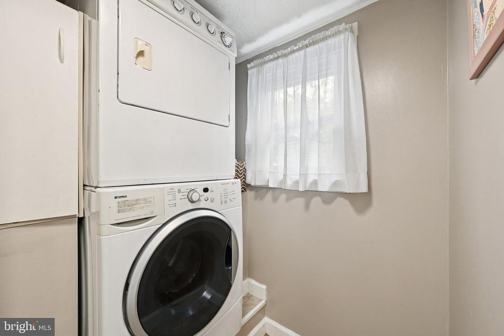 Image 20 of property listing at 219 S WASHINGTON ST, Baltimore, MD 21231