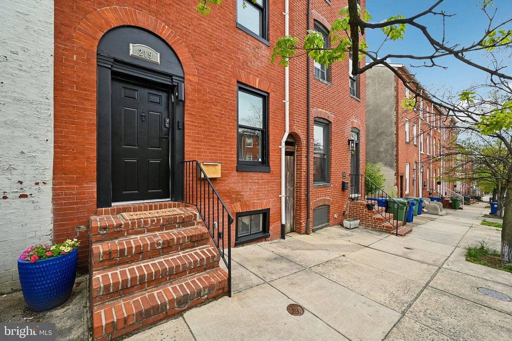 Image 5 of property listing at 219 S WASHINGTON ST, Baltimore, MD 21231