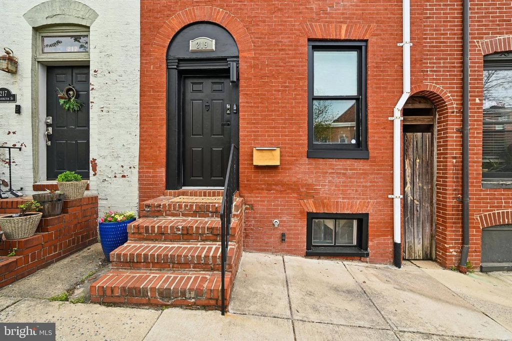Image 6 of property listing at 219 S WASHINGTON ST, Baltimore, MD 21231