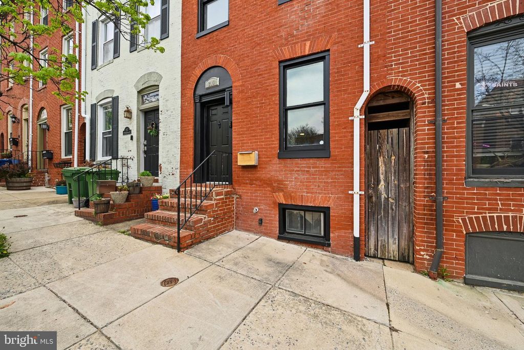Image 7 of property listing at 219 S WASHINGTON ST, Baltimore, MD 21231