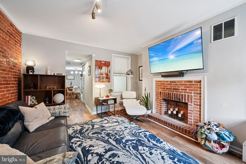 Image 8 of property listing at 219 S WASHINGTON ST, Baltimore, MD 21231