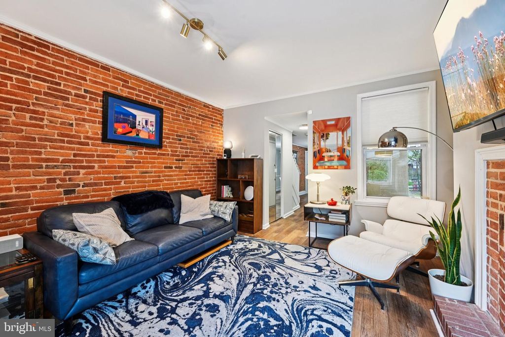 Image 9 of property listing at 219 S WASHINGTON ST, Baltimore, MD 21231