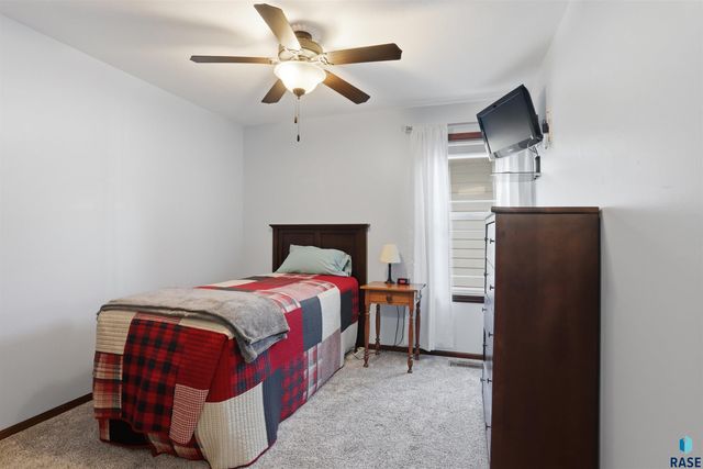 5505 E Schave St Street, Sioux Falls, SD 57110