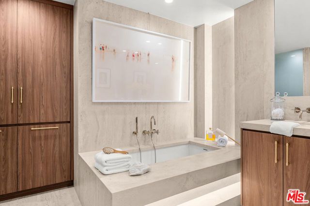 10601 Wilshire Boulevard 504, Los Angeles, CA 90024