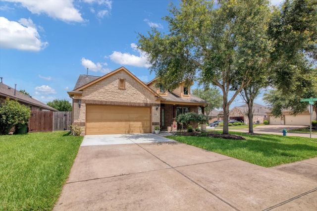 3215 W Trail Drive, Pearland, TX 77584