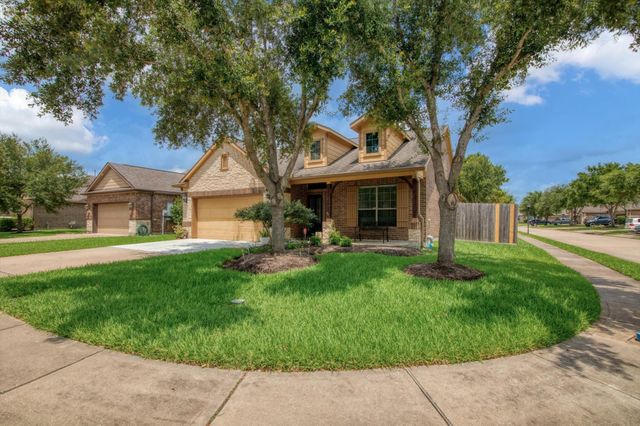 3215 W Trail Drive, Pearland, TX 77584