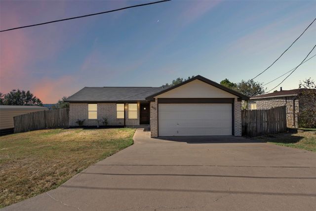 900 Mustang Trail, Granbury, TX 76049