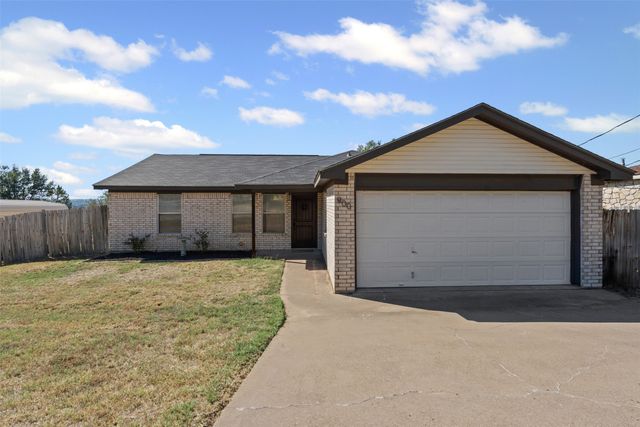 900 Mustang Trail, Granbury, TX 76049