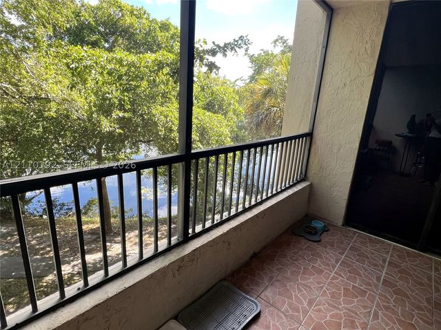 100 NW 76th Ave 302-2, Plantation, FL 33324