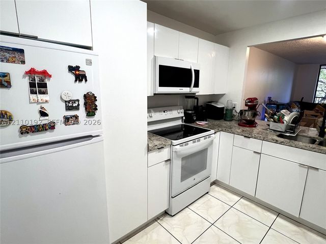 100 NW 76th Ave 302-2, Plantation, FL 33324