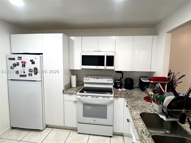 100 NW 76th Ave 302-2, Plantation, FL 33324