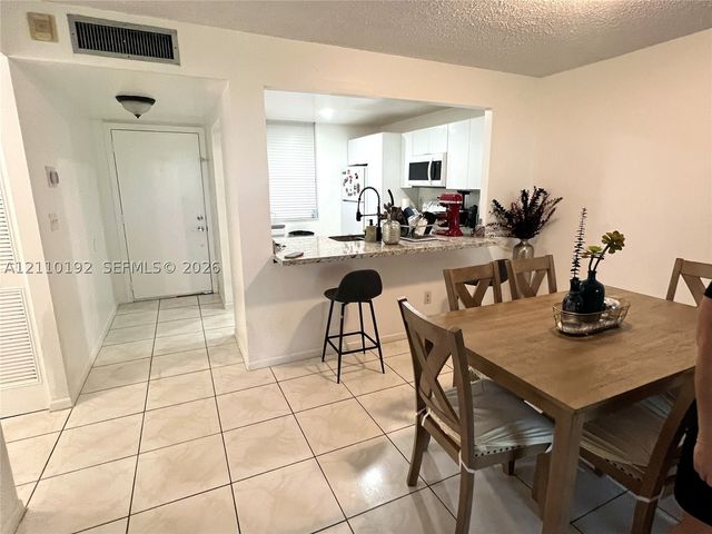 100 NW 76th Ave 302-2, Plantation, FL 33324