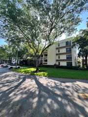 100 NW 76th Ave 302-2, Plantation, FL 33324