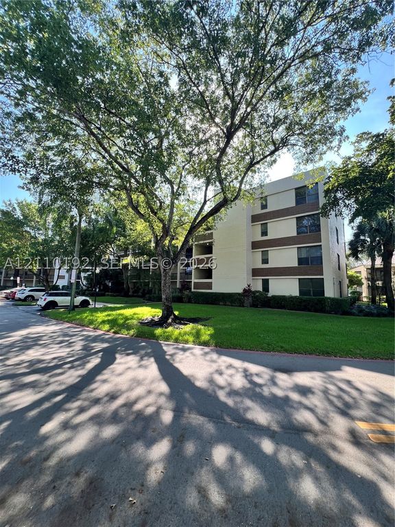 100 NW 76th Ave 302-2, Plantation, FL 33324