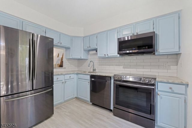 26 Driftwood Dr, Franklin Twp., NJ 08873