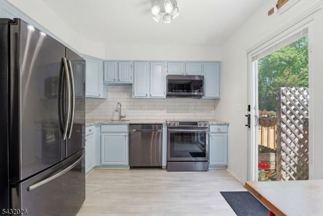 26 Driftwood Dr, Franklin Twp., NJ 08873