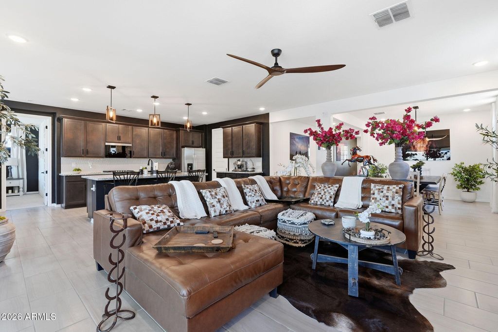 4564 W GILBERT Lane, San Tan Valley, AZ 85144 — photo 2
