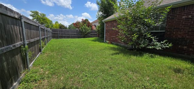1121 Bradford Drive, Glenn Heights, TX 75154